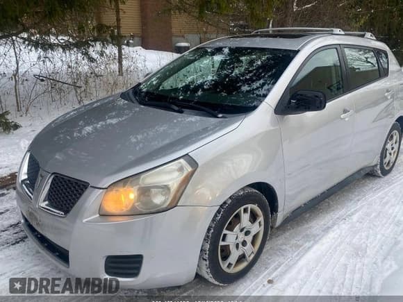 ✅ 2009 Pontiac Vibe 1SB • VIN: 5Y2SL67099Z475356 • Lot: 43911928. Wystawiony na IAAI z przebiegiem 134 885 mil. Bezpłatny archiwum sprzedaży aukcyjnych z USA i szczegółowy raport historii pojazdu na DreamBid. Zdjęcie 2.
