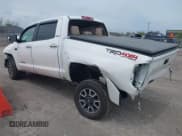 ✅ 2018 Toyota Tundra SR5 • VIN: 5TFHW5F14JX769916 • Lot: 42097530. Wystawiony na IAAI z przebiegiem 132 062 mil. Bezpłatny archiwum sprzedaży aukcyjnych z USA i szczegółowy raport historii pojazdu na DreamBid. Zdjęcie 3.