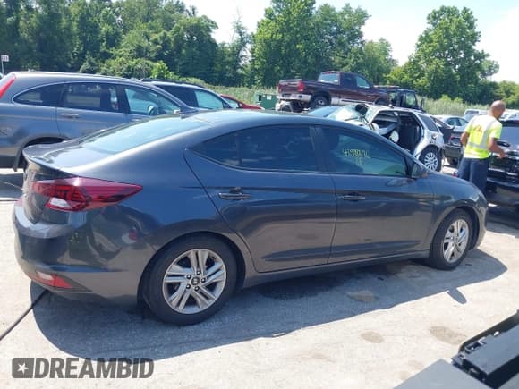✅ 2020 Hyundai Elantra Value Edition • VIN: 5NPD84LF1LH575538 • Lot: 42998696. Listed on IAAI with 172,548 mi. Free auction sales archive from the USA and detailed vehicle history report at DreamBid. Image 13.