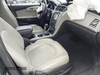 ✅ 2010 Chevrolet Traverse LTZ • VIN: 1GNLVHED9AS118263 • Lot: 43365766. Wystawiony na IAAI z przebiegiem 105 854 mil. Bezpłatny archiwum sprzedaży aukcyjnych z USA i szczegółowy raport historii pojazdu na DreamBid. Zdjęcie 5.