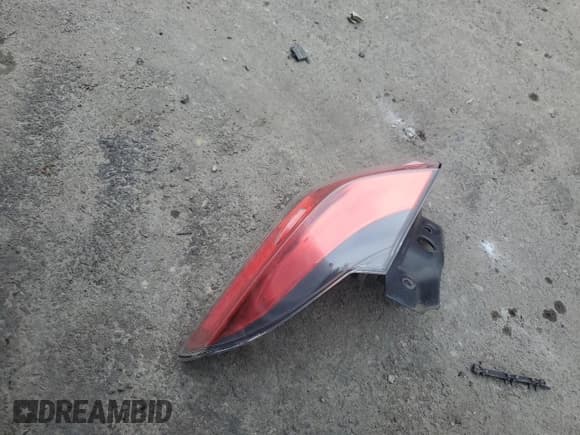 ✅ 2018 Toyota RAV4 LE • VIN: JTMBFREV9JJ207773 • Лот: 68244225. Опубликован ранее на Copart с пробегом 87 844 миль. Бесплатный доступ к архиву аукционных продаж из США и подробный отчёт об истории автомобиля на DreamBid. Изображение 13.