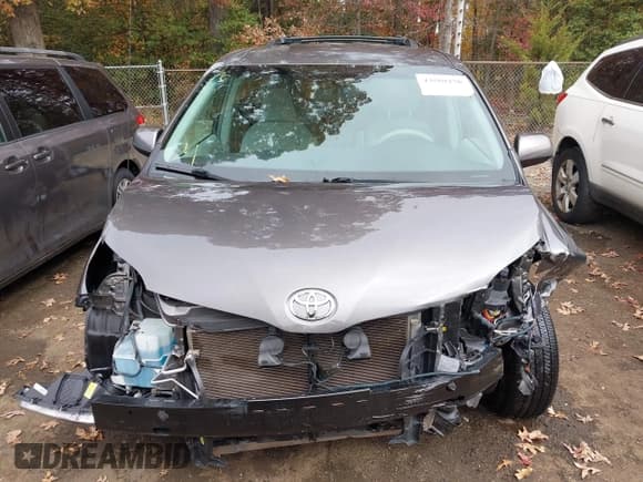 ✅ 2013 Toyota Sienna LE • VIN: 5TDKK3DC3DS376882 • Lot: 43569276. Wystawiony na IAAI z przebiegiem 131 245 mil. Bezpłatny archiwum sprzedaży aukcyjnych z USA i szczegółowy raport historii pojazdu na DreamBid. Zdjęcie 13.