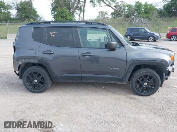 ✅ 2022 Jeep Renegade Latitude • VIN: ZACNJDB14NPN69139 • Lot: 42837146. Wystawiony na IAAI z przebiegiem 37 716 mil. Bezpłatny archiwum sprzedaży aukcyjnych z USA i szczegółowy raport historii pojazdu na DreamBid. Zdjęcie 13.