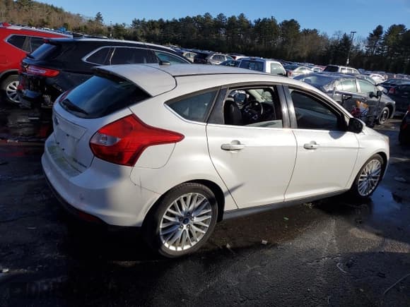 ✅ 2013 Ford Focus Titanium • VIN: 1FADP3N28DL138632 • Лот: 42853125. Опубликован ранее на Copart с пробегом 123 255 миль. Бесплатный доступ к архиву аукционных продаж из США и подробный отчёт об истории автомобиля на DreamBid. Изображение 3.