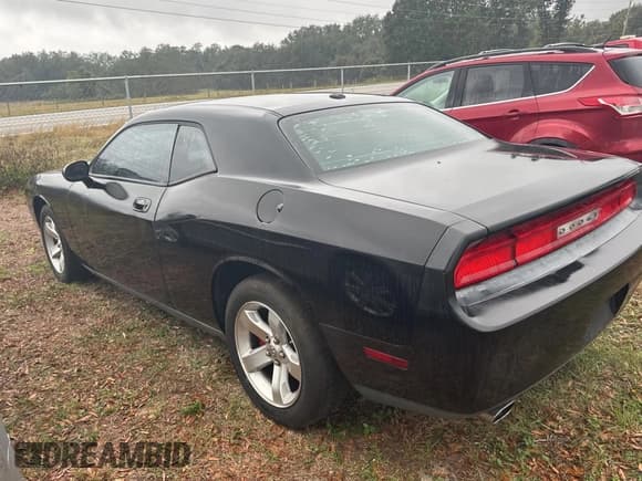 ✅ 2009 Dodge Challenger SE • VIN: 2B3LJ44V89H577103 • Lot: 82010204. Wystawiony na Copart z przebiegiem 172 791 mil. Bezpłatny archiwum sprzedaży aukcyjnych z USA i szczegółowy raport historii pojazdu na DreamBid. Zdjęcie 3.