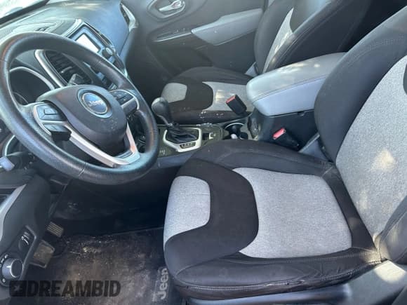 ✅ 2014 Jeep Cherokee Sport • VIN: 1C4PJMAB2EW272945 • Lot: 91497235. Wystawiony na Copart z przebiegiem 168 494 mil. Bezpłatny archiwum sprzedaży aukcyjnych z USA i szczegółowy raport historii pojazdu na DreamBid. Zdjęcie 14.