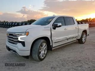 ✅ 2022 Chevrolet Silverado 1500 High Country • VIN: 3GCPAFED1NG522942 • Лот: 85318435. Опубликован ранее на Copart с пробегом 46 662 миль. Бесплатный доступ к архиву аукционных продаж из США и подробный отчёт об истории автомобиля на DreamBid. Изображение 1.