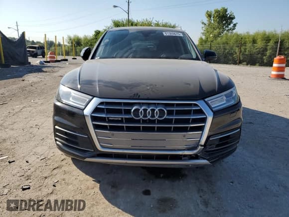 ✅ 2020 Audi Q5 Premium • VIN: WA1ANAFY5L2062070 • Lot: 81369675. Wystawiony na Copart z przebiegiem 133 172 mil. Bezpłatny archiwum sprzedaży aukcyjnych z USA i szczegółowy raport historii pojazdu na DreamBid. Zdjęcie 5.