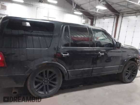 ✅ 2012 Ford Expedition Limited • VIN: 1FMJU2A57CEF42259 • Lot: 41708604. Listed on IAAI with 124,211 mi. Free auction sales archive from the USA and detailed vehicle history report at DreamBid. Image 14.
