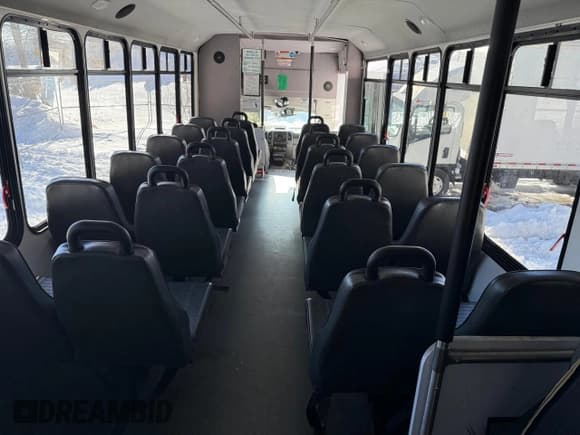 ✅ 2019 Ford F-550 • VIN: 1FDAF5GT4KDA00249 • Лот: 46722475. Опубликован ранее на Copart с пробегом 140 074 миль. Бесплатный доступ к архиву аукционных продаж из США и подробный отчёт об истории автомобиля на DreamBid. Изображение 9.