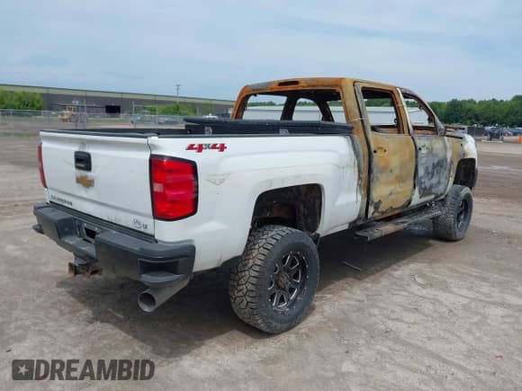 ✅ 2018 Chevrolet Silverado 2500HD LT • VIN: 1GC1KVEY1JF271786 • Лот: 41766472. Опубликован ранее на IAAI с пробегом Не указан. Бесплатный доступ к архиву аукционных продаж из США и подробный отчёт об истории автомобиля на DreamBid. Изображение 4.