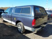 ✅ 2000 Ford F-150 XL • VIN: 1FTZX1720YNA81953 • Lot: 43488074. Wystawiony na IAAI z przebiegiem 144 758 mil. Bezpłatny archiwum sprzedaży aukcyjnych z USA i szczegółowy raport historii pojazdu na DreamBid. Zdjęcie 3.