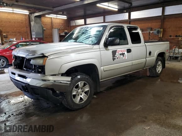 ✅ 2006 Chevrolet Silverado 1500 LT1 • VIN: 1GCEK19B96Z121821 • Lot: 87201115. Wystawiony na Copart z przebiegiem 135 953 mil. Bezpłatny archiwum sprzedaży aukcyjnych z USA i szczegółowy raport historii pojazdu na DreamBid. Zdjęcie 1.