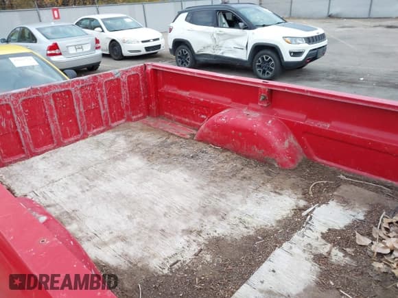 ✅ 1998 Chevrolet Silverado 2500 • VIN: 1GCGK24R3WZ170581 • Lot: 43638914. Wystawiony na IAAI z przebiegiem 102 812 mil. Bezpłatny archiwum sprzedaży aukcyjnych z USA i szczegółowy raport historii pojazdu na DreamBid. Zdjęcie 8.