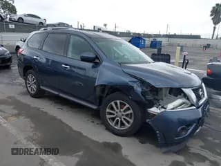 ✅ 2016 Nissan Pathfinder Platinum • VIN: 5N1AR2MM0GC636456 • Lot: 42201528. Listed on IAAI with 120,676 mi. Free auction sales archive from the USA and detailed vehicle history report at DreamBid. Image 1.