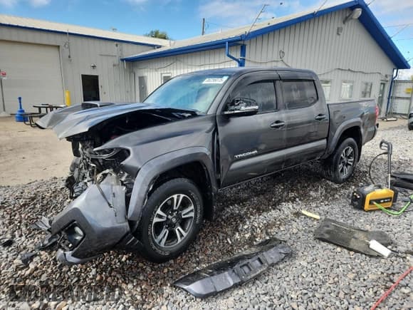 ✅ 2017 Toyota Tacoma TRD Sport • VIN: 3TMCZ5AN4HM085279 • Lot: 86256075. Listed on Copart with 112,031 mi. Free auction sales archive from the USA and detailed vehicle history report at DreamBid. Image 1.