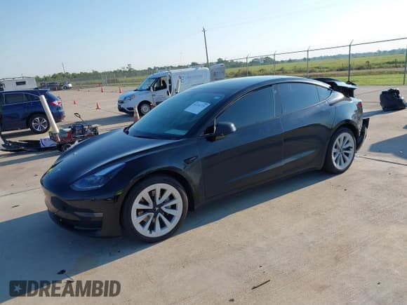 ✅ 2023 Tesla Model 3 • VIN: 5YJ3E1EA5PF671925 • Lot: 43126725. Wystawiony na IAAI z przebiegiem 28 765 mil. Bezpłatny archiwum sprzedaży aukcyjnych z USA i szczegółowy raport historii pojazdu na DreamBid. Zdjęcie 2.