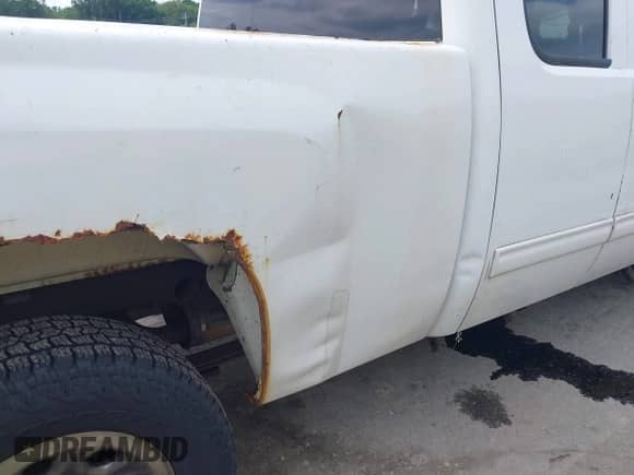 ✅ 2011 Chevrolet Silverado 1500 LS • VIN: 1GCRKREAXBZ428213 • Lot: 42732486. Wystawiony na IAAI z przebiegiem 222 132 mil mil. Skorzystaj z bezpłatnego archiwum sprzedaży aukcyjnych z USA i zobacz szczegółowy raport historii pojazdu na DreamBid. Zdjęcie 6.