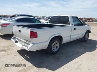 ✅ 1997 Chevrolet S-10 LS • VIN: 1GCCS1446VK177173 • Лот: 41798896. Опубликован ранее на IAAI с пробегом 285 446 миль. Бесплатный доступ к архиву аукционных продаж из США и подробный отчёт об истории автомобиля на DreamBid. Изображение 4.