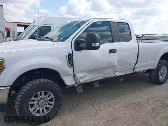 ✅ 2019 Ford F-250 XL • VIN: 1FD7X2B63KEC55900 • Лот: 43393148. Опубликован ранее на IAAI с пробегом 193 310 миль. Бесплатный доступ к архиву аукционных продаж из США и подробный отчёт об истории автомобиля на DreamBid. Изображение 6.