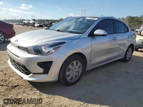 ✅ 2021 Kia Rio S • VIN: 3KPA24AD8ME418570 • Лот: 87246995. Опубликован ранее на Copart с пробегом 77 069 миль. Бесплатный доступ к архиву аукционных продаж из США и подробный отчёт об истории автомобиля на DreamBid. Изображение 1.