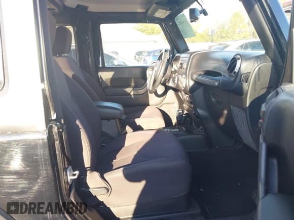 ✅ 2013 Jeep Wrangler Sport • VIN: 1C4AJWAG6DL676506 • Lot: 43662667. Wystawiony na IAAI z przebiegiem 93 370 mil. Bezpłatny archiwum sprzedaży aukcyjnych z USA i szczegółowy raport historii pojazdu na DreamBid. Zdjęcie 5.