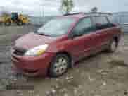 2005 Toyota Sienna LE z VIN 5TDZA23C55S242504, wystawiony jako Copart lot #89652155 z przebiegiem 260 207 mil mil oraz Szkoda całkowita • Salvage title. Historia ofert i sprzedaży dostępna na DreamBid. Obrazek 1.