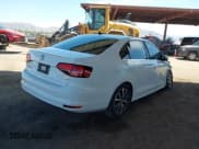 ✅ 2017 Volkswagen Jetta SE • VIN: 3VWDB7AJ4HM270897 • Lot: 42832470. Wystawiony na IAAI z przebiegiem 106 777 mil. Bezpłatny archiwum sprzedaży aukcyjnych z USA i szczegółowy raport historii pojazdu na DreamBid. Zdjęcie 4.