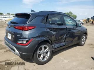 ✅ 2023 Hyundai Kona SEL • VIN: KM8K6CAB5PU939216 • Лот: 63787253. Опубликован ранее на Copart с пробегом 13 254 миль. Бесплатный доступ к архиву аукционных продаж из США и подробный отчёт об истории автомобиля на DreamBid. Изображение 3.
