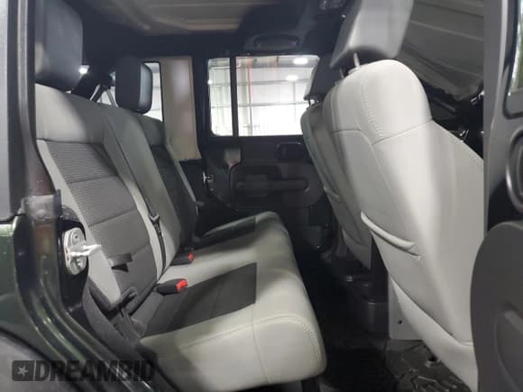 ✅ 2010 Jeep Wrangler Unlimited Mountain • VIN: 1J4BA3H15AL209779 • Lot: 58346755. Wystawiony na Copart z przebiegiem 96 493 mil. Bezpłatny archiwum sprzedaży aukcyjnych z USA i szczegółowy raport historii pojazdu na DreamBid. Zdjęcie 11.