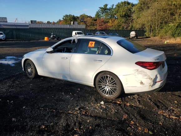 ✅ 2025 Mercedes-Benz C 300 • VIN: W1KAF4HB1SR267765 • Lot: 87274845. Wystawiony na Copart z przebiegiem Nie podano. Bezpłatny archiwum sprzedaży aukcyjnych z USA i szczegółowy raport historii pojazdu na DreamBid. Zdjęcie 2.