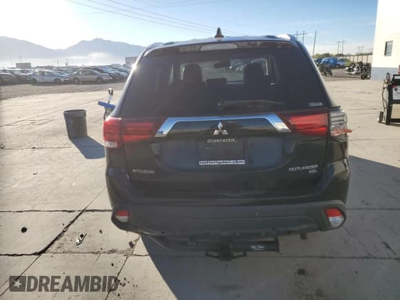 ✅ 2018 Mitsubishi Outlander ES • VIN: JA4AZ3A33JZ016110 • Lot: 86554385. Wystawiony na Copart z przebiegiem 137 244 mil. Bezpłatny archiwum sprzedaży aukcyjnych z USA i szczegółowy raport historii pojazdu na DreamBid. Zdjęcie 6.