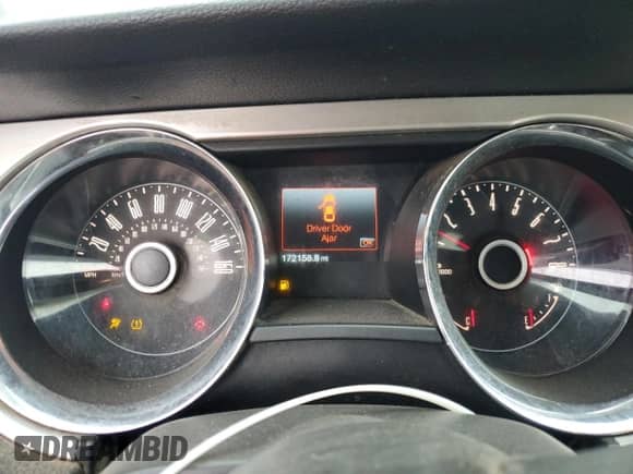 2014 Ford Mustang V6 с VIN 1ZVBP8EM1E5305903, выставлен на аукционе Copart как лот 86144315 с пробегом 172 158 миль миль и Списание • Salvage title. История ставок и продаж доступна на DreamBid. Изображение 9.