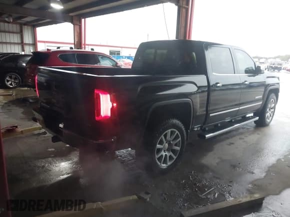 ✅ 2016 GMC Sierra 1500 SLT • VIN: 3GTU2NEC0GG121015 • Lot: 43764774. Listed on IAAI with 139,924 mi. Free auction sales archive from the USA and detailed vehicle history report at DreamBid. Image 4.