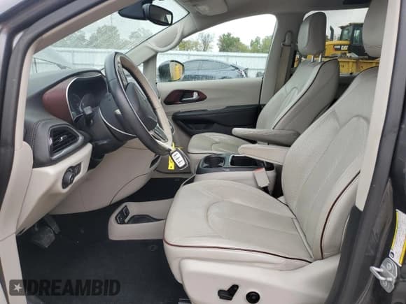 ✅ 2018 Chrysler Pacifica Limited • VIN: 2C4RC1GGXJR278225 • Lot: 89824155. Listed on Copart with 168,538 mi. Free auction sales archive from the USA and detailed vehicle history report at DreamBid. Image 7.