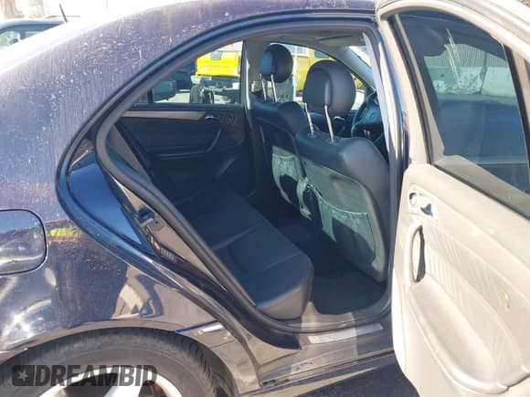 ✅ 2001 Mercedes-Benz C 320 • VIN: WDBRF64J51F030426 • Лот: 43907129. Опубликован ранее на IAAI с пробегом 275 729 миль. Бесплатный доступ к архиву аукционных продаж из США и подробный отчёт об истории автомобиля на DreamBid. Изображение 8.