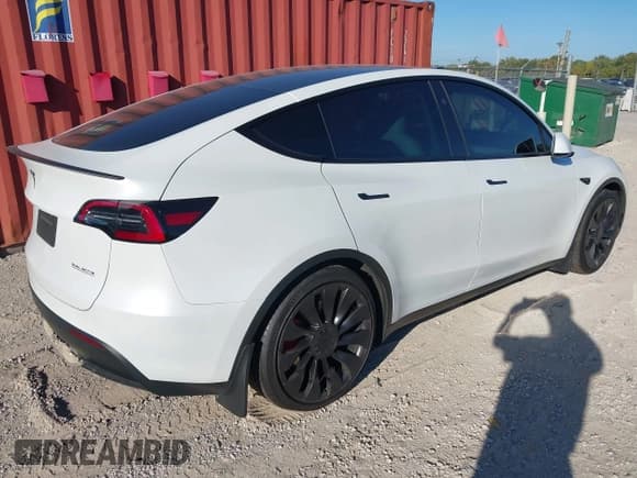 ✅ 2023 Tesla Model Y Performance • VIN: 7SAYGDEF0PF811542 • Lot: 43340864. Wystawiony na IAAI z przebiegiem 20 189 mil. Bezpłatny archiwum sprzedaży aukcyjnych z USA i szczegółowy raport historii pojazdu na DreamBid. Zdjęcie 4.