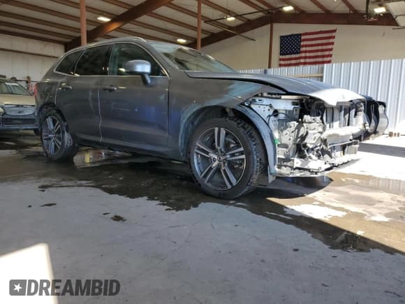 ✅ 2019 Volvo XC60 Momentum • VIN: LYV102RK7KB177929 • Lot: 85375815. Wystawiony na Copart z przebiegiem 90 455 mil. Bezpłatny archiwum sprzedaży aukcyjnych z USA i szczegółowy raport historii pojazdu na DreamBid. Zdjęcie 4.