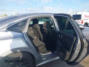 ✅ 2023 Honda Civic LX • VIN: 2HGFE2F28PH548982 • Lot: 43316557. Wystawiony na IAAI z przebiegiem 54 555 mil. Bezpłatny archiwum sprzedaży aukcyjnych z USA i szczegółowy raport historii pojazdu na DreamBid. Zdjęcie 8.