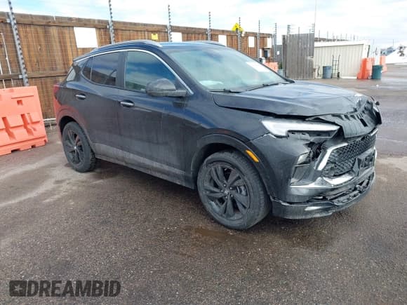 ✅ 2024 Buick Encore GX Sport Touring • VIN: KL4AMESL1RB209272 • Lot: 41646448. Wystawiony na IAAI z przebiegiem 20 797 mil. Bezpłatny archiwum sprzedaży aukcyjnych z USA i szczegółowy raport historii pojazdu na DreamBid. Zdjęcie 1.