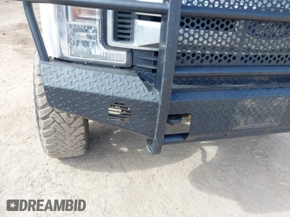 ✅ 2019 Ford F-250 XL • VIN: 1FT7W2BT0KED75750 • Лот: 43685820. Опубликован ранее на IAAI с пробегом 135 718 миль. Бесплатный доступ к архиву аукционных продаж из США и подробный отчёт об истории автомобиля на DreamBid. Изображение 17.