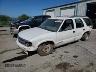 1997 Chevrolet Blazer LS z VIN 1GNCS13W5V2255811, wystawiony jako Copart lot #74091694 z przebiegiem 130 455 mil mil oraz Szkoda całkowita • Salvage title. Historia ofert i sprzedaży dostępna na DreamBid. Obrazek 1.