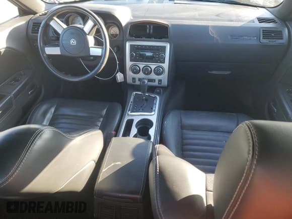 ✅ 2010 Dodge Challenger SE • VIN: 2B3CJ4DV1AH283627 • Lot: 87281084. Wystawiony na Copart z przebiegiem 131 258 mil. Bezpłatny archiwum sprzedaży aukcyjnych z USA i szczegółowy raport historii pojazdu na DreamBid. Zdjęcie 8.