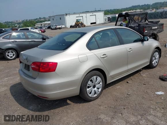 ✅ 2012 Volkswagen Jetta SE • VIN: 3VWDP7AJ6CM127542 • Lot: 42405701. Listed on IAAI with 137,240 mi. Free auction sales archive from the USA and detailed vehicle history report at DreamBid. Image 4.