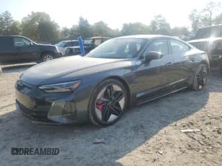 ✅ 2022 Audi RS e-tron GT • VIN: WAUAHBFW6N7904693 • Lot: 72273784. Wystawiony na Copart z przebiegiem 10 180 mil. Bezpłatny archiwum sprzedaży aukcyjnych z USA i szczegółowy raport historii pojazdu na DreamBid. Zdjęcie 1.