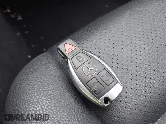 ✅ 2011 Mercedes-Benz C 300 Sport • VIN: WDDGF8BB1BR145322 • Lot: 43485691. Wystawiony na IAAI z przebiegiem 147 203 mil. Bezpłatny archiwum sprzedaży aukcyjnych z USA i szczegółowy raport historii pojazdu na DreamBid. Zdjęcie 11.