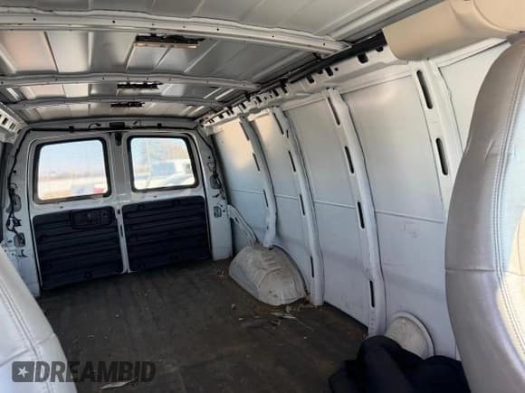 ✅ 2019 Chevrolet Express Cargo • VIN: 1GCWGAFP5K1364511 • Lot: 92509395. Listed on Copart with 266,453 mi. Free auction sales archive from the USA and detailed vehicle history report at DreamBid. Image 6.
