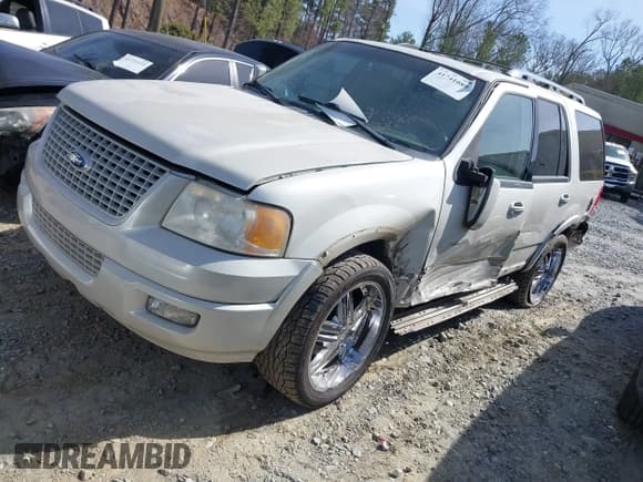 ✅ 2006 Ford Expedition Limited • VIN: 1FMFU19596LA41183 • Lot: 41741089. Listed on IAAI with 228,653 mi. Free auction sales archive from the USA and detailed vehicle history report at DreamBid. Image 2.