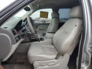 ✅ 2010 Chevrolet Suburban LT • VIN: 1GNUCJE08AR133956 • Lot: 76145714. Wystawiony na Copart z przebiegiem 212 459 mil. Bezpłatny archiwum sprzedaży aukcyjnych z USA i szczegółowy raport historii pojazdu na DreamBid. Zdjęcie 7.