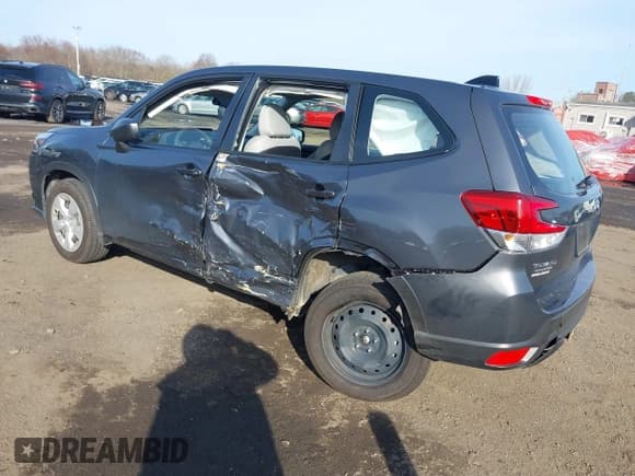 ✅ 2024 Subaru Forester • VIN: JF2SKAAC8RH417674 • Lot: 41863970. Listed on IAAI with 2,724 mi. Free auction sales archive from the USA and detailed vehicle history report at DreamBid. Image 3.